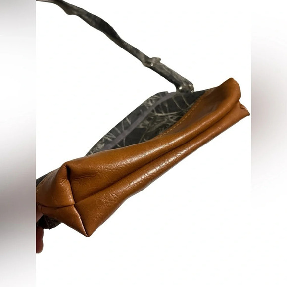 Beautiful Vegan Leather Canvas Cloth Crossbody - Picture 3 of 10